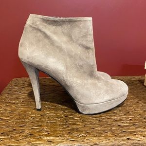 Lightly worn Stuart weitzman ankle bootie